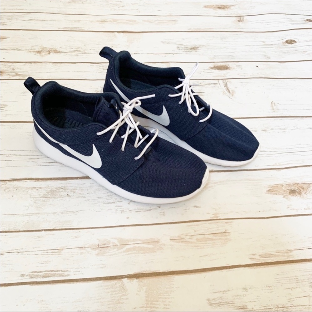 Nike Men's Roshe One Shoes size 9.5